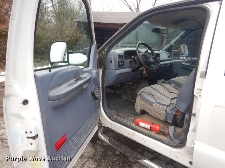 image for item GT9577 1999 Ford F550 Super Duty  Crew Cab flatbed pickup truck