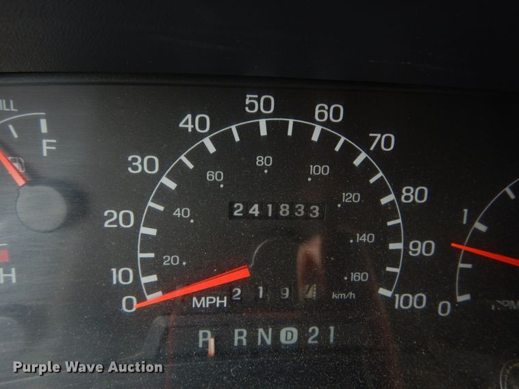 image for item GT9577 1999 Ford F550 Super Duty  Crew Cab flatbed pickup truck