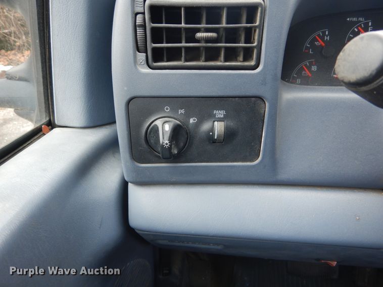 image for item GT9577 1999 Ford F550 Super Duty  Crew Cab flatbed pickup truck