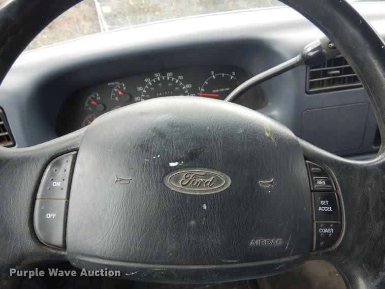 image for item GT9577 1999 Ford F550 Super Duty  Crew Cab flatbed pickup truck