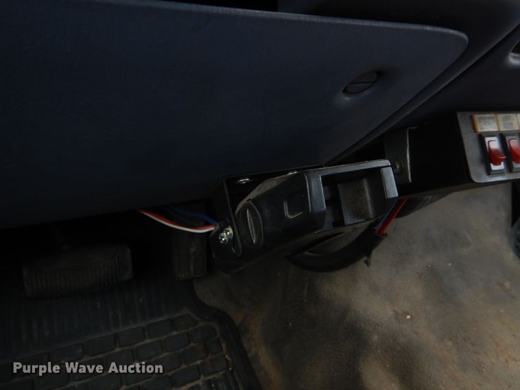 image for item GT9577 1999 Ford F550 Super Duty  Crew Cab flatbed pickup truck