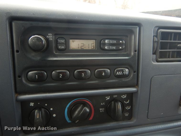 image for item GT9577 1999 Ford F550 Super Duty  Crew Cab flatbed pickup truck