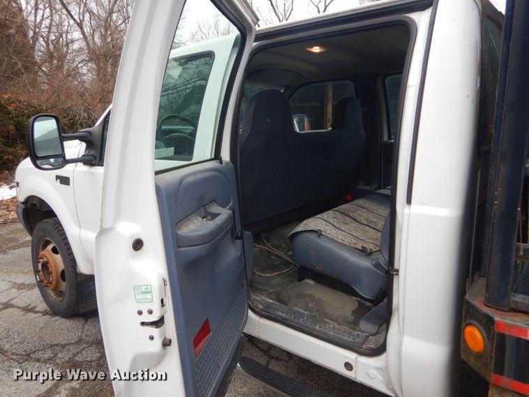 image for item GT9577 1999 Ford F550 Super Duty  Crew Cab flatbed pickup truck