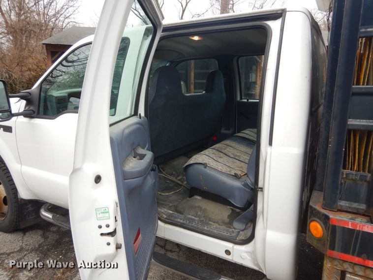 image for item GT9577 1999 Ford F550 Super Duty  Crew Cab flatbed pickup truck