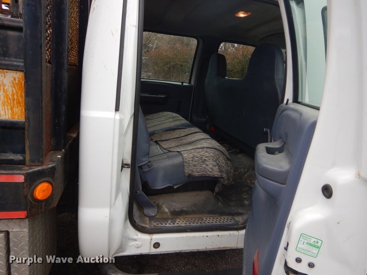 image for item GT9577 1999 Ford F550 Super Duty  Crew Cab flatbed pickup truck