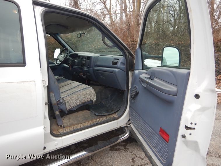 image for item GT9577 1999 Ford F550 Super Duty  Crew Cab flatbed pickup truck