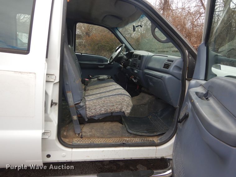 image for item GT9577 1999 Ford F550 Super Duty  Crew Cab flatbed pickup truck