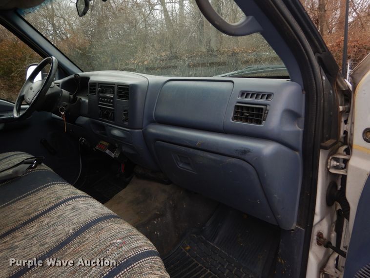 image for item GT9577 1999 Ford F550 Super Duty  Crew Cab flatbed pickup truck