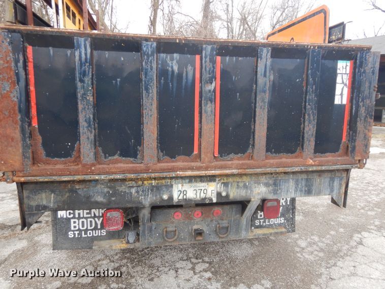 image for item GT9577 1999 Ford F550 Super Duty  Crew Cab flatbed pickup truck