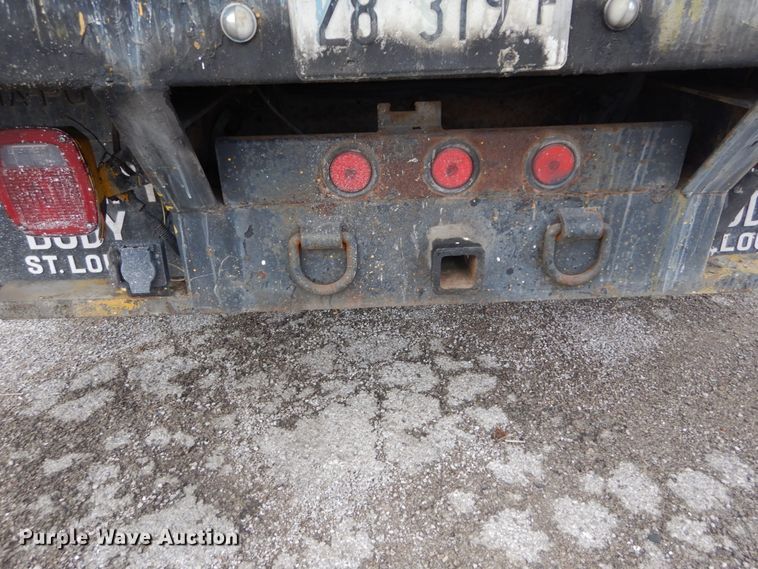 image for item GT9577 1999 Ford F550 Super Duty  Crew Cab flatbed pickup truck