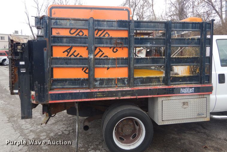 image for item GT9577 1999 Ford F550 Super Duty  Crew Cab flatbed pickup truck