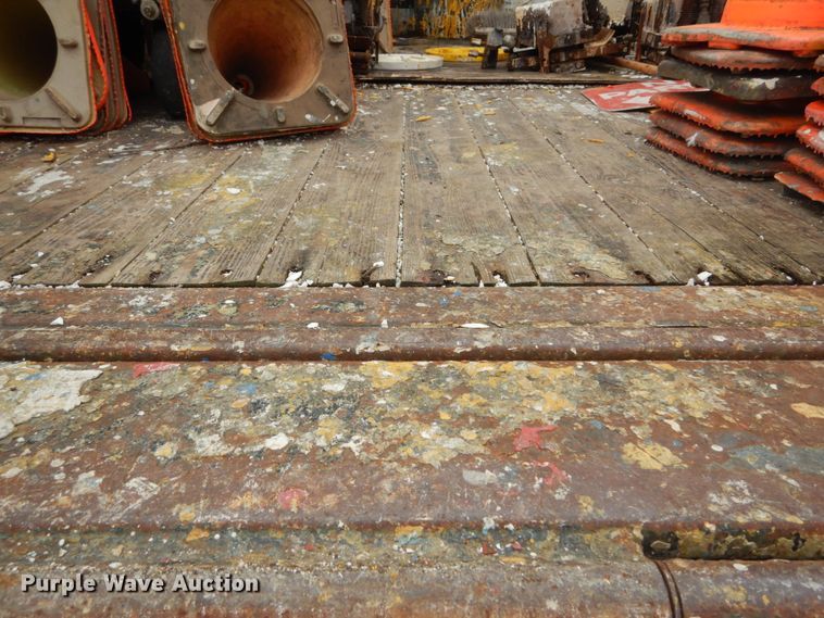 image for item GT9577 1999 Ford F550 Super Duty  Crew Cab flatbed pickup truck