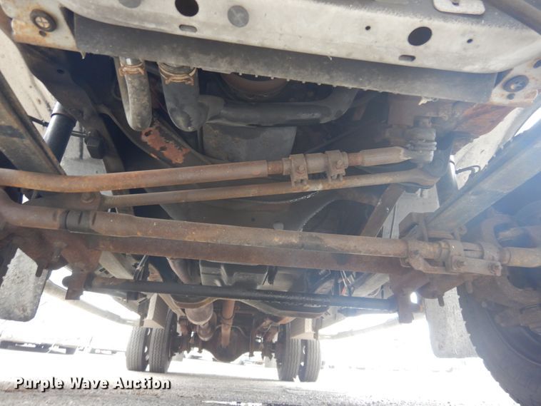 image for item GT9577 1999 Ford F550 Super Duty  Crew Cab flatbed pickup truck