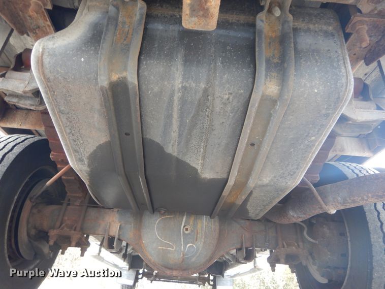 image for item GT9577 1999 Ford F550 Super Duty  Crew Cab flatbed pickup truck