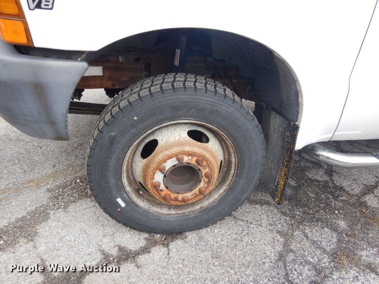 image for item GT9577 1999 Ford F550 Super Duty  Crew Cab flatbed pickup truck