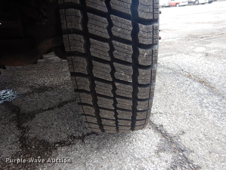 image for item GT9577 1999 Ford F550 Super Duty  Crew Cab flatbed pickup truck