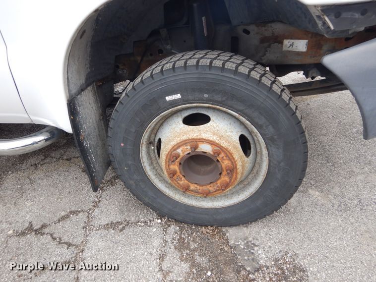 image for item GT9577 1999 Ford F550 Super Duty  Crew Cab flatbed pickup truck