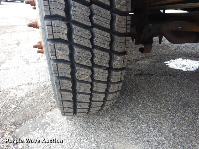 image for item GT9577 1999 Ford F550 Super Duty  Crew Cab flatbed pickup truck