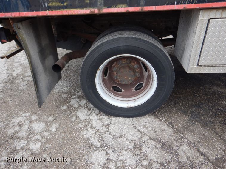 image for item GT9577 1999 Ford F550 Super Duty  Crew Cab flatbed pickup truck