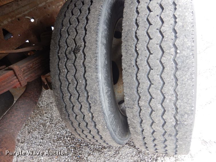 image for item GT9577 1999 Ford F550 Super Duty  Crew Cab flatbed pickup truck