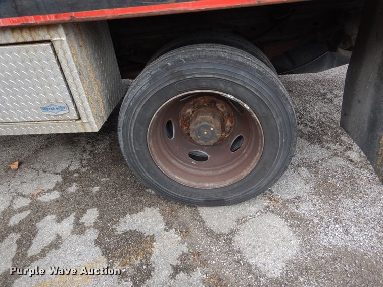 image for item GT9577 1999 Ford F550 Super Duty  Crew Cab flatbed pickup truck