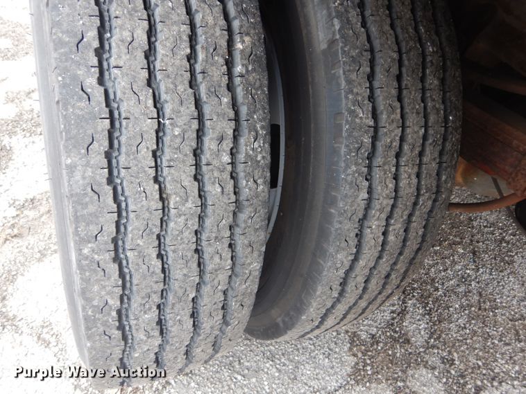 image for item GT9577 1999 Ford F550 Super Duty  Crew Cab flatbed pickup truck