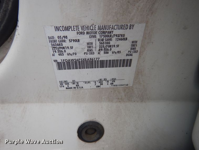 image for item GT9577 1999 Ford F550 Super Duty  Crew Cab flatbed pickup truck