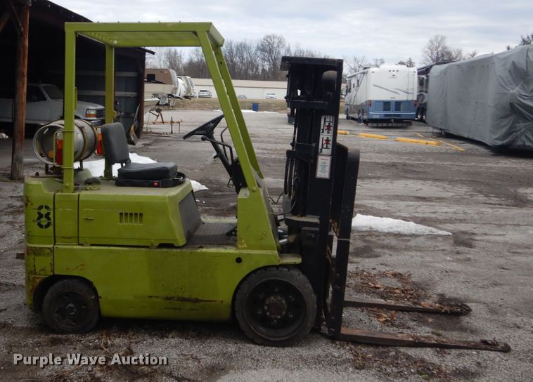 image for item GT9579 Mitsubishi FGC20  forklift