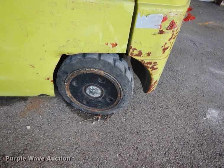 image for item GT9579 Mitsubishi FGC20  forklift