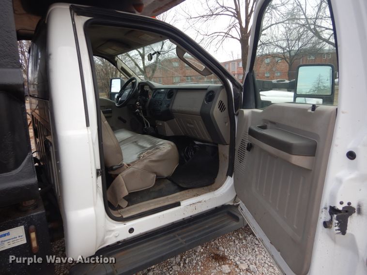 image for item GT9586 2008 Ford F550 Super Duty XL  dump truck