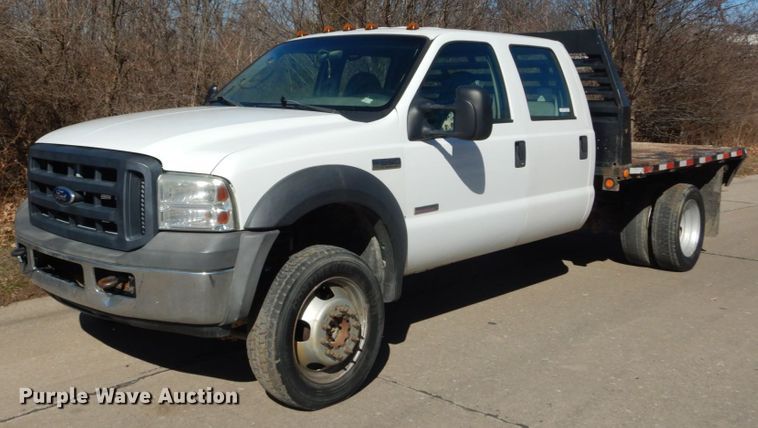 image for item GT9596 2005 Ford F550 Super Duty XL  SuperCrew flatbed truck