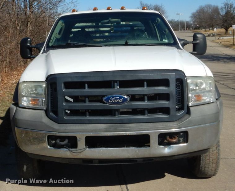 image for item GT9596 2005 Ford F550 Super Duty XL  SuperCrew flatbed truck