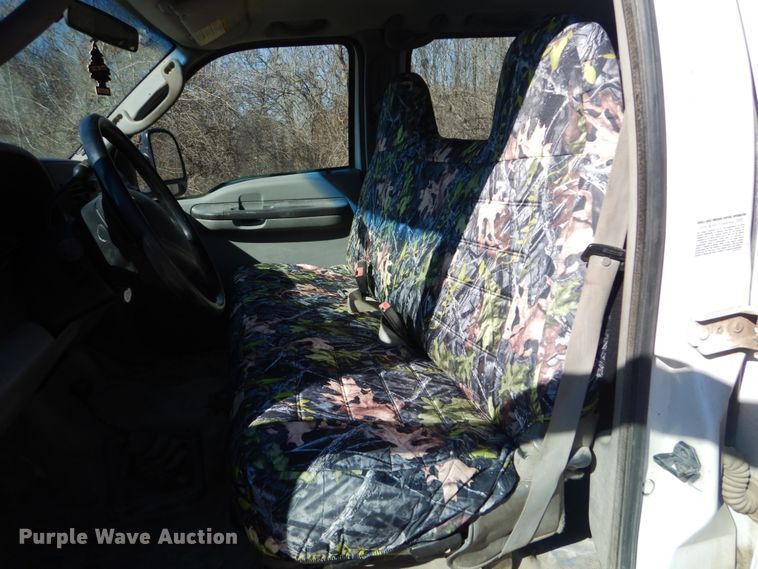 image for item GT9596 2005 Ford F550 Super Duty XL  SuperCrew flatbed truck