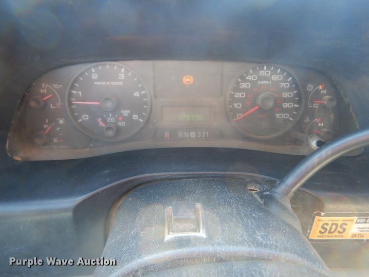 image for item GT9596 2005 Ford F550 Super Duty XL  SuperCrew flatbed truck