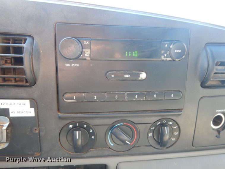 image for item GT9596 2005 Ford F550 Super Duty XL  SuperCrew flatbed truck