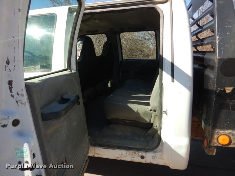 image for item GT9596 2005 Ford F550 Super Duty XL  SuperCrew flatbed truck