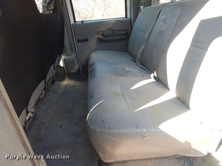 image for item GT9596 2005 Ford F550 Super Duty XL  SuperCrew flatbed truck