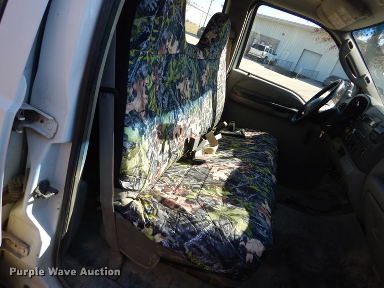 image for item GT9596 2005 Ford F550 Super Duty XL  SuperCrew flatbed truck