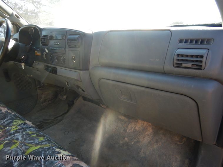 image for item GT9596 2005 Ford F550 Super Duty XL  SuperCrew flatbed truck