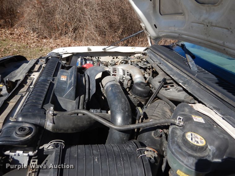 image for item GT9596 2005 Ford F550 Super Duty XL  SuperCrew flatbed truck