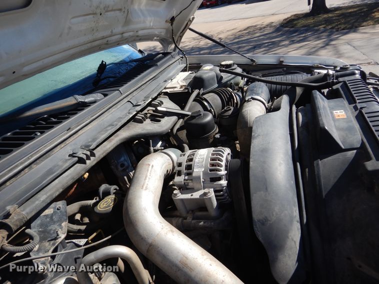 image for item GT9596 2005 Ford F550 Super Duty XL  SuperCrew flatbed truck