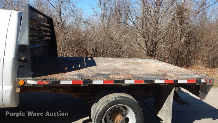 image for item GT9596 2005 Ford F550 Super Duty XL  SuperCrew flatbed truck