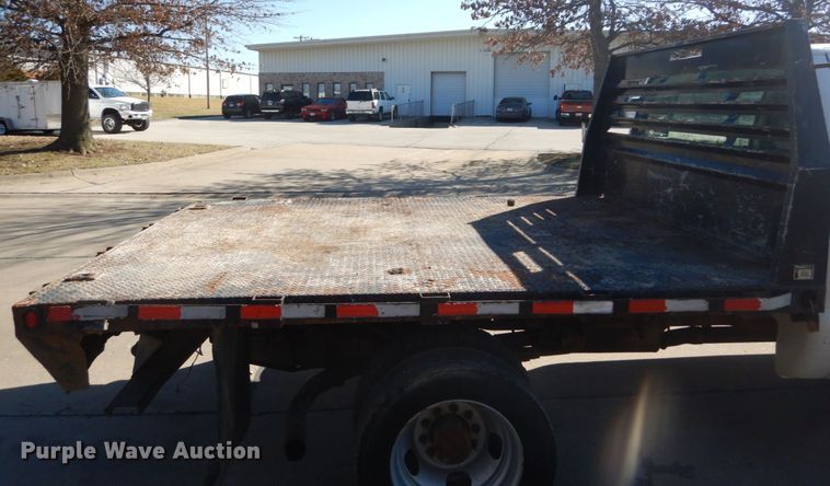 image for item GT9596 2005 Ford F550 Super Duty XL  SuperCrew flatbed truck