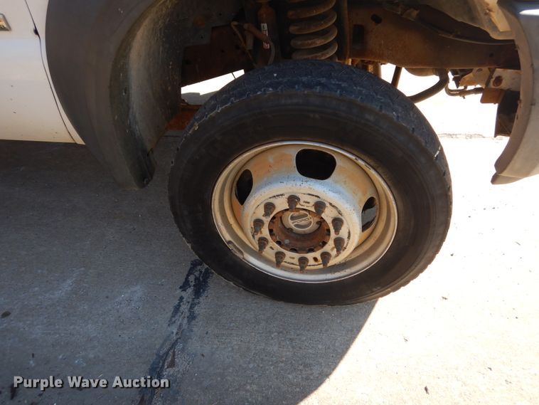 image for item GT9596 2005 Ford F550 Super Duty XL  SuperCrew flatbed truck