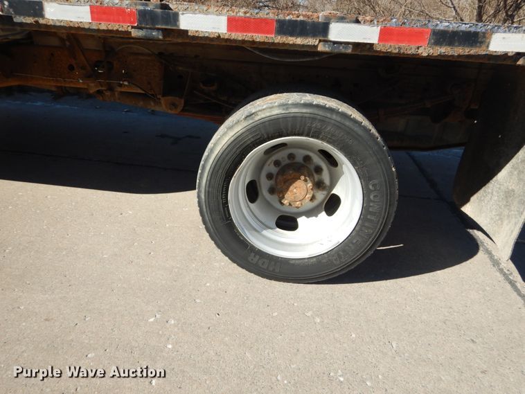 image for item GT9596 2005 Ford F550 Super Duty XL  SuperCrew flatbed truck