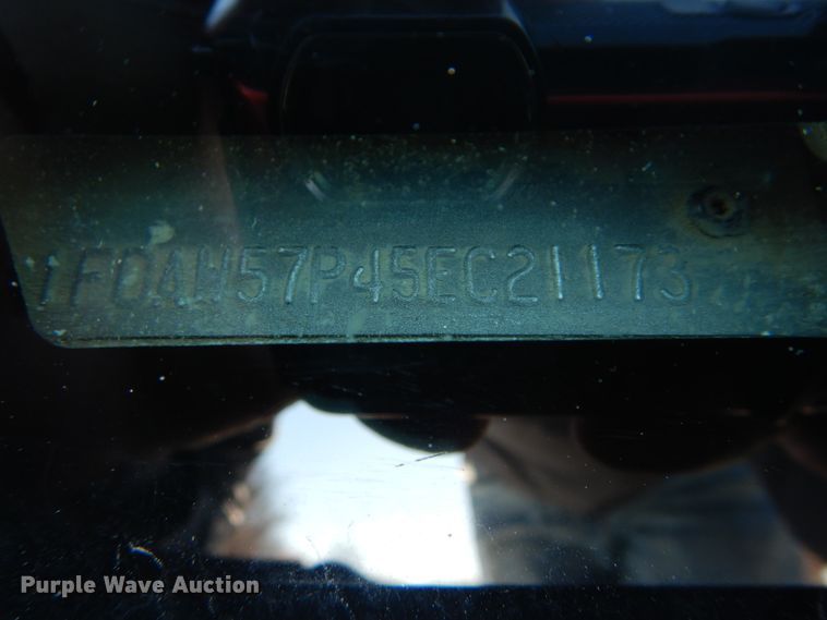 image for item GT9596 2005 Ford F550 Super Duty XL  SuperCrew flatbed truck