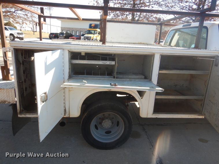 image for item GT9597 2003 Ford F550 Super Duty XL  utility / service truck