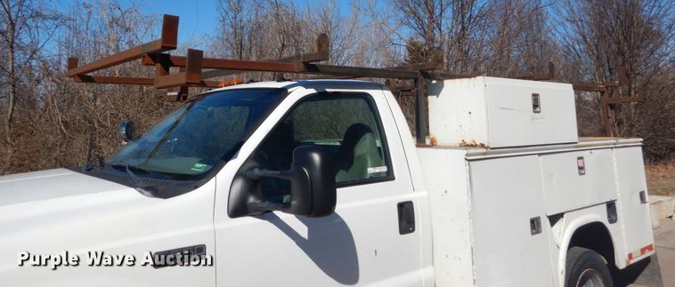 image for item GT9597 2003 Ford F550 Super Duty XL  utility / service truck