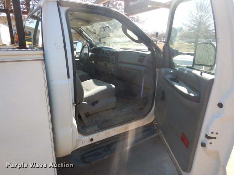 image for item GT9597 2003 Ford F550 Super Duty XL  utility / service truck