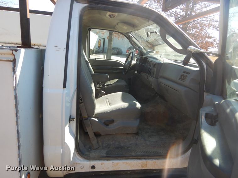 image for item GT9597 2003 Ford F550 Super Duty XL  utility / service truck